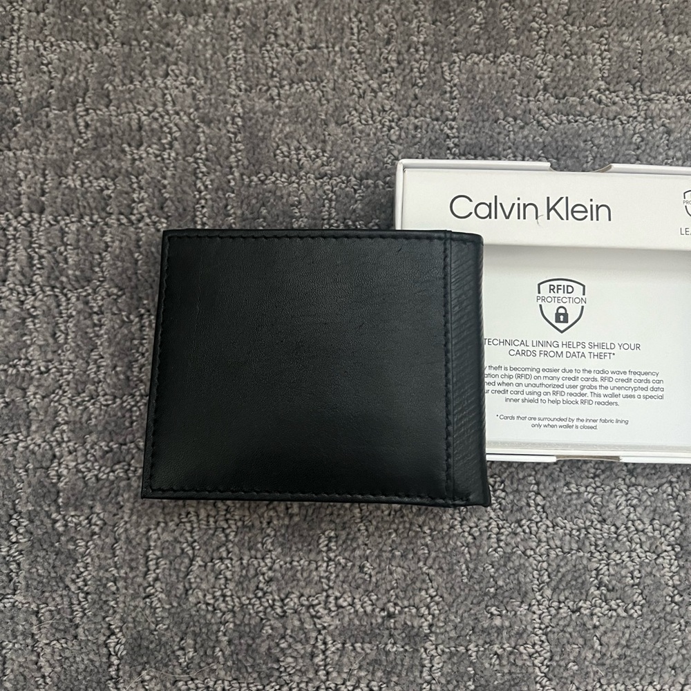 Calvin Klein Wallet - Picture 3 of 3